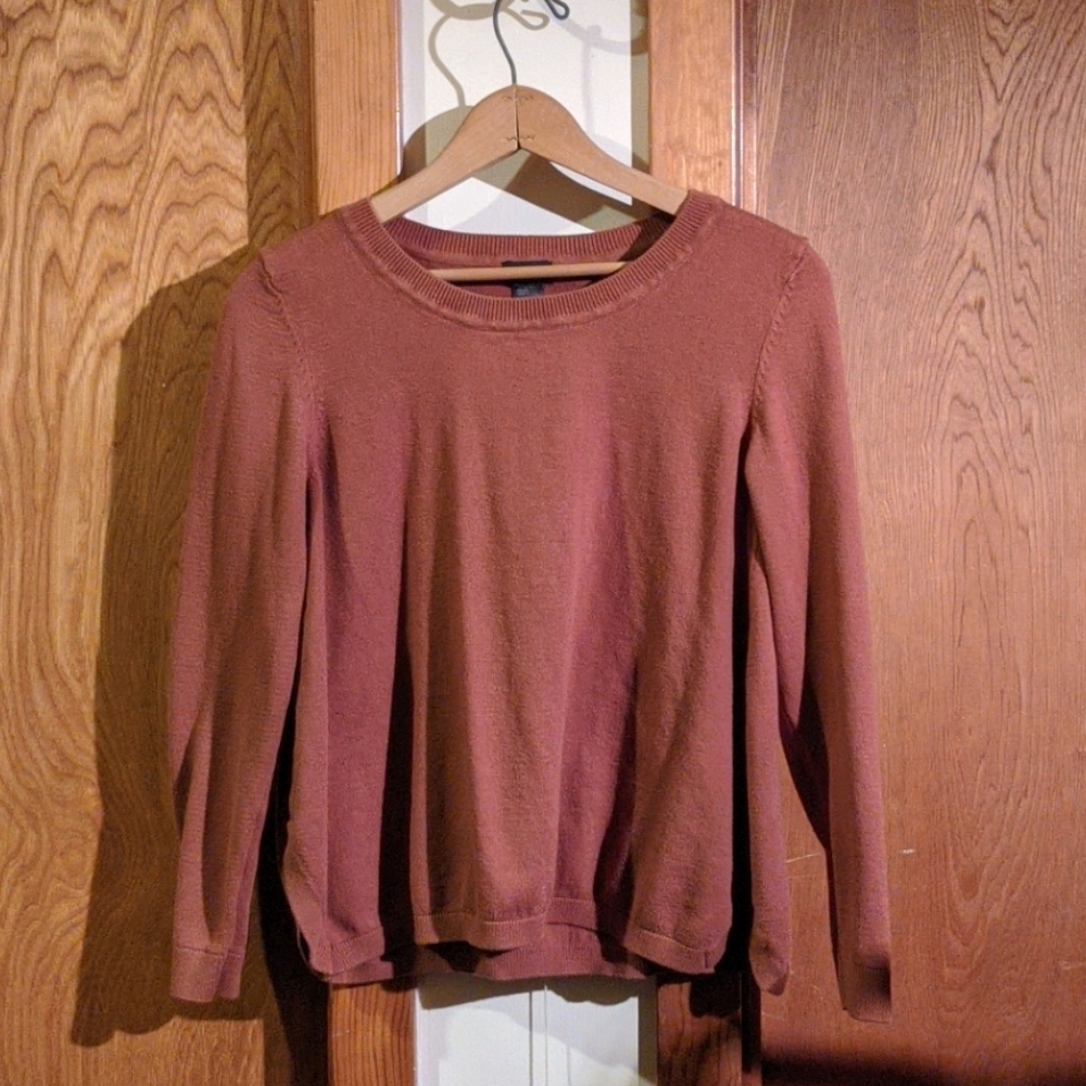 H&M Rust pullover crewneck sweatshirt